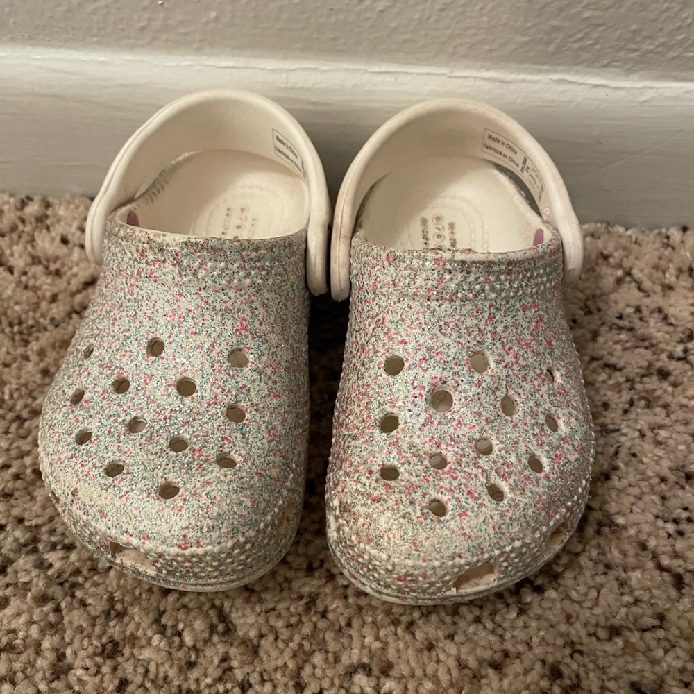 Crocs size 6